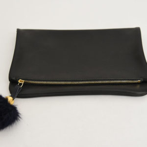 ouvrage-atelier-saint-loup-pochette-pliee-cuir-noir-1
