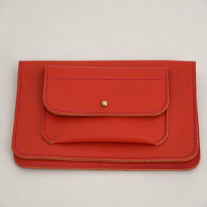 ouvrage-atelier-saint-loup-portefeuille-cuir-rouge-1