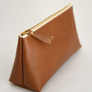 ouvrage-atelier-saint-loup-trousse-berlingot-cuir-marron-3