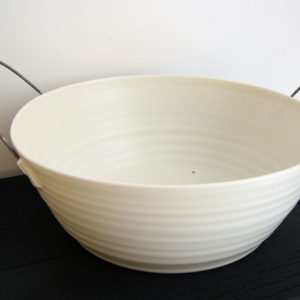 Saladier anse métal Porcelaine Nathalie Audibert Céramique ouvrage boutique créateur